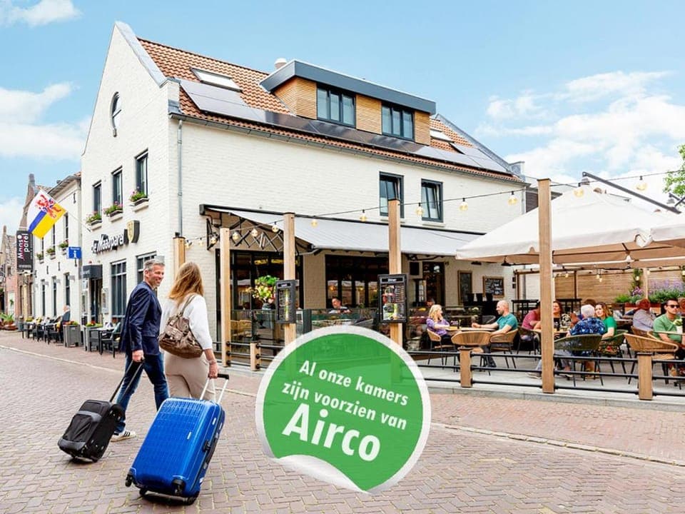 Property building, Restaurant/places to eat, Balcony/Terrace