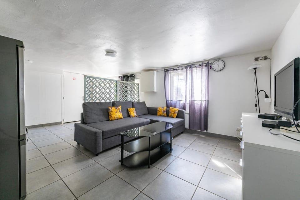 Communal lounge/ TV room, TV and multimedia, Living room, Seating area