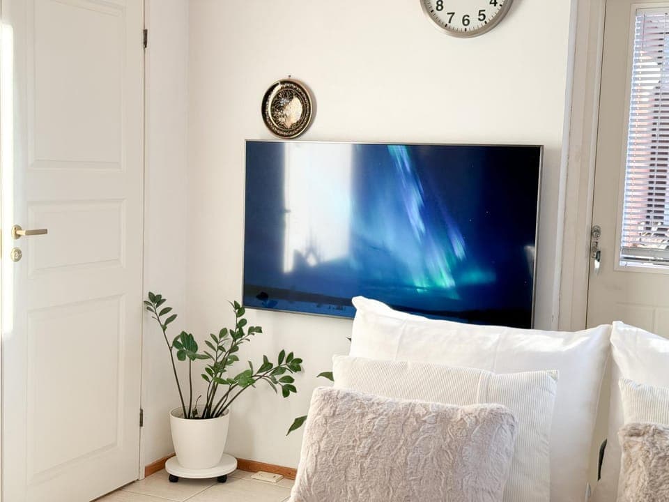 Communal lounge/ TV room, Bed, TV and multimedia, Photo of the whole room, Evening entertainment, Bedroom