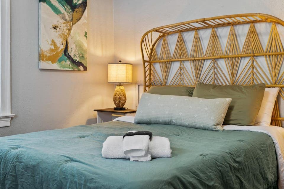Bed, Bedroom