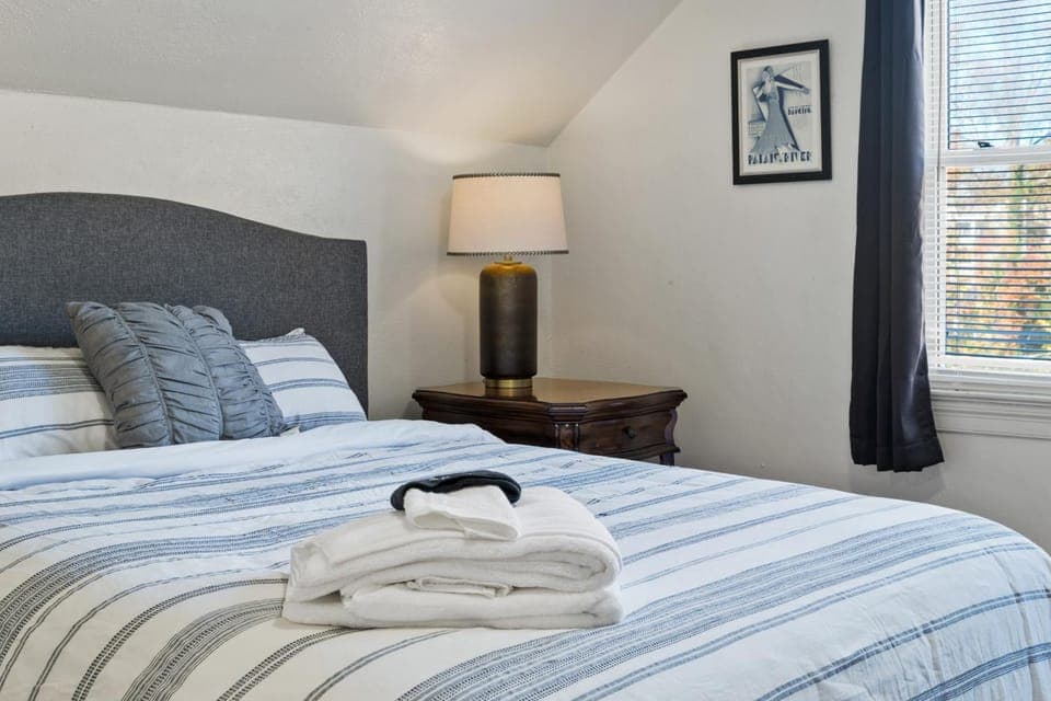 Bed, Bedroom