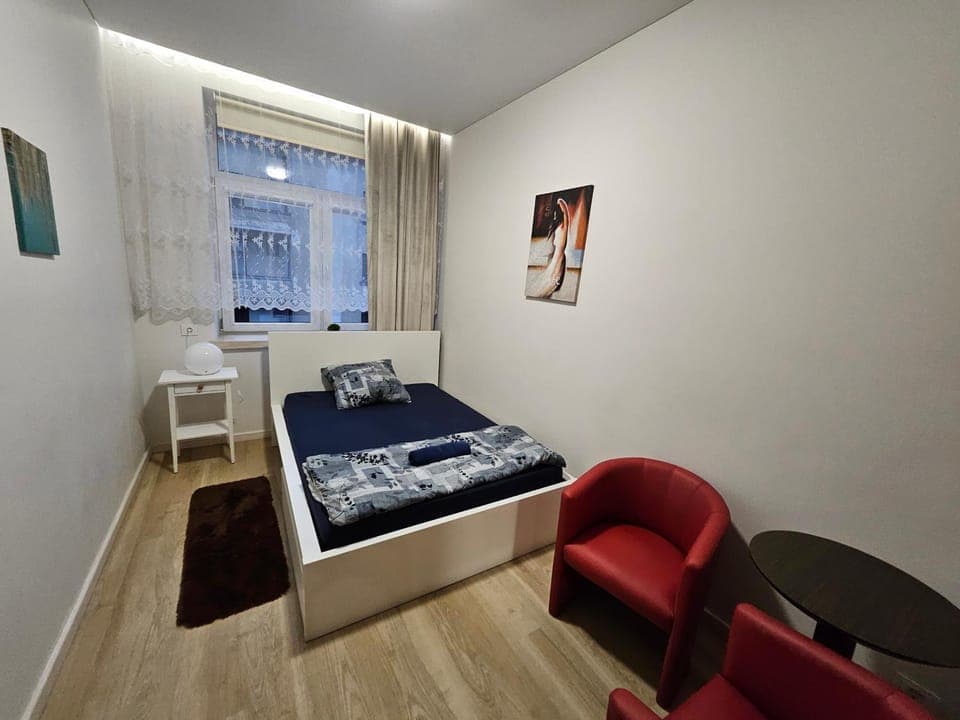 Bed, Photo of the whole room, Seating area, Bedroom