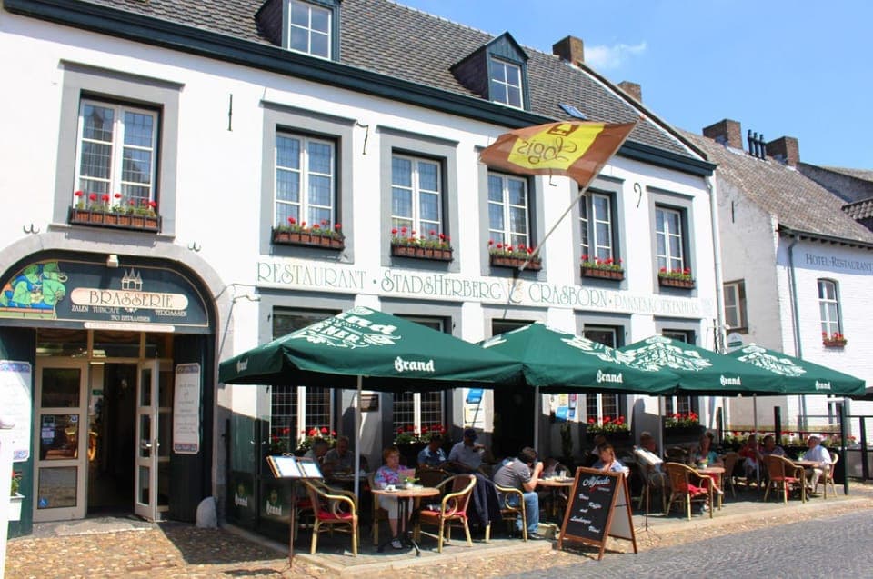 Property building, Restaurant/places to eat, Facade/entrance, group of guests