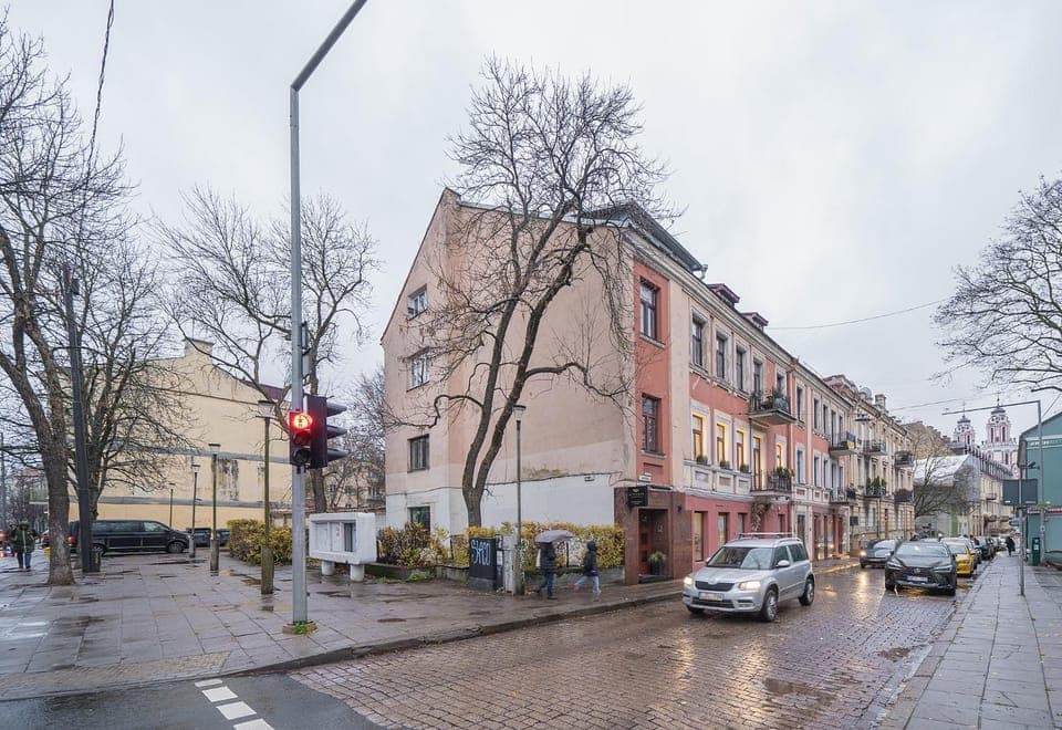 Neighbourhood, Location