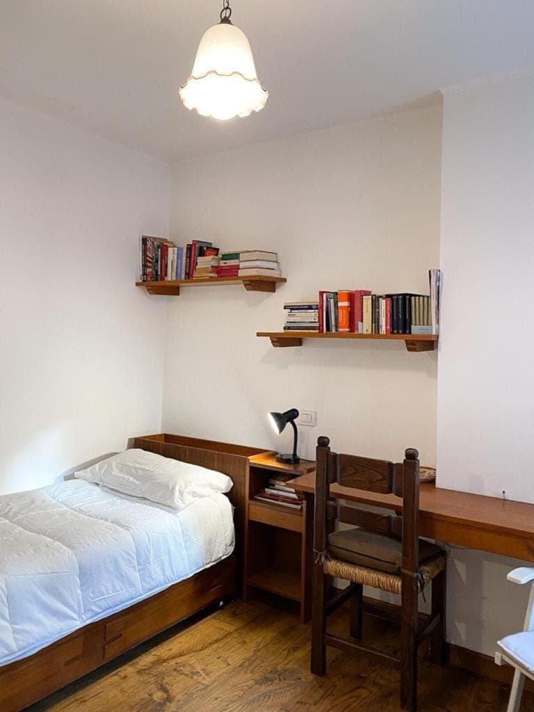 Bed, Library, Photo of the whole room, Seating area, Bedroom, hair dresser