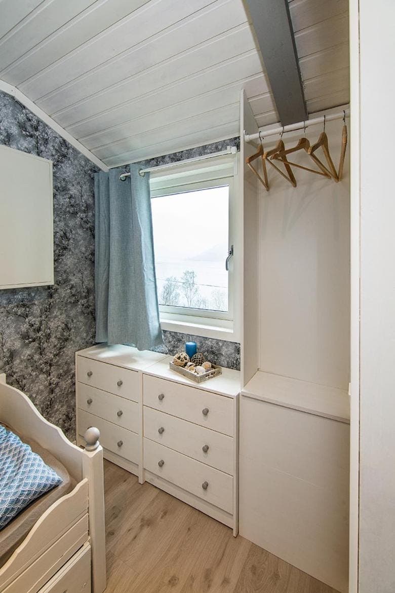 Bedroom, wardrobe