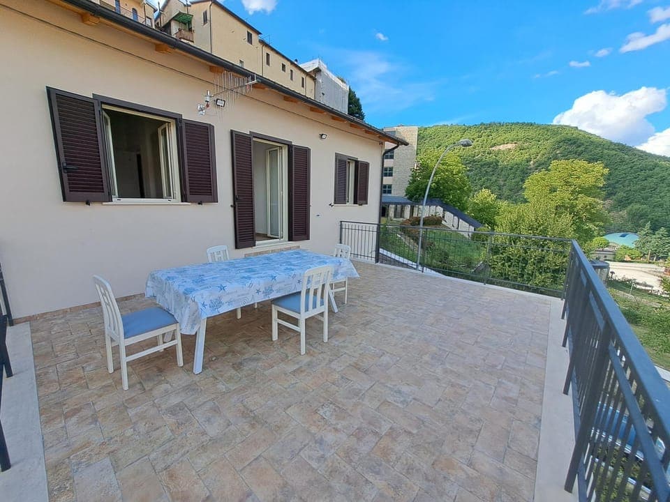 Balcony/Terrace, Mountain view