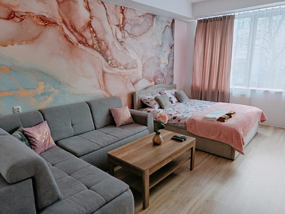 Bed, Photo of the whole room, Seating area, Bedroom