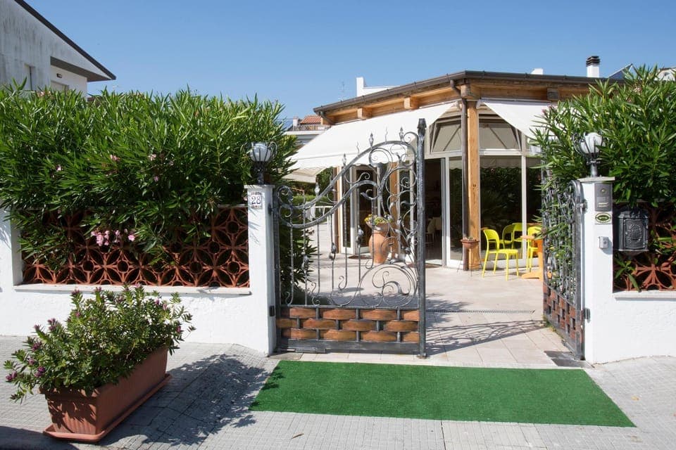 Property building, Facade/entrance, Day