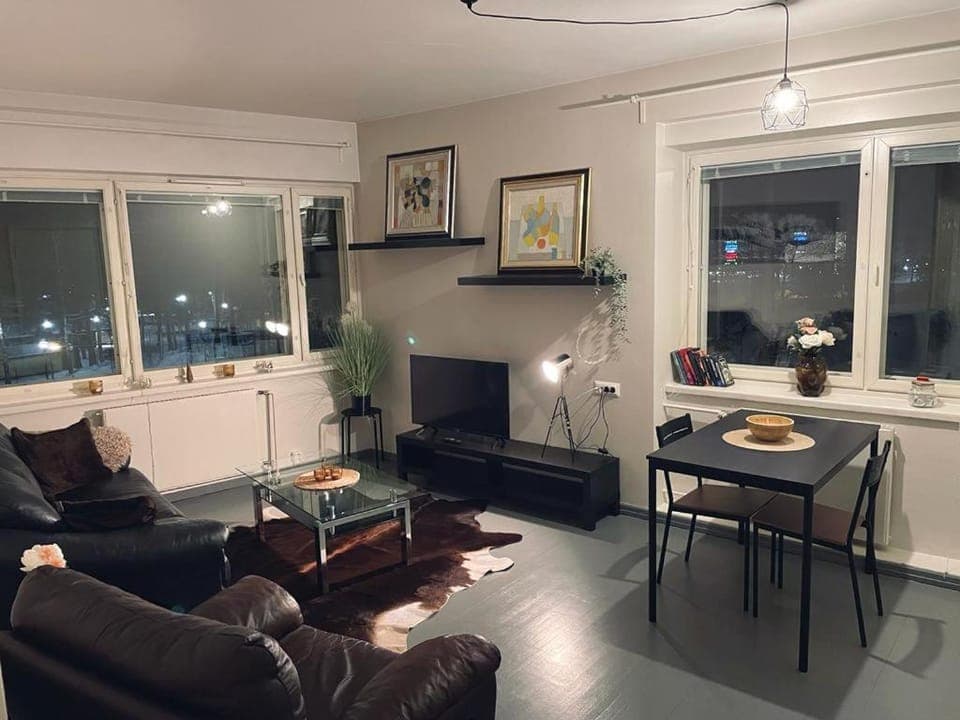 TV and multimedia, Living room, Seating area, Dining area