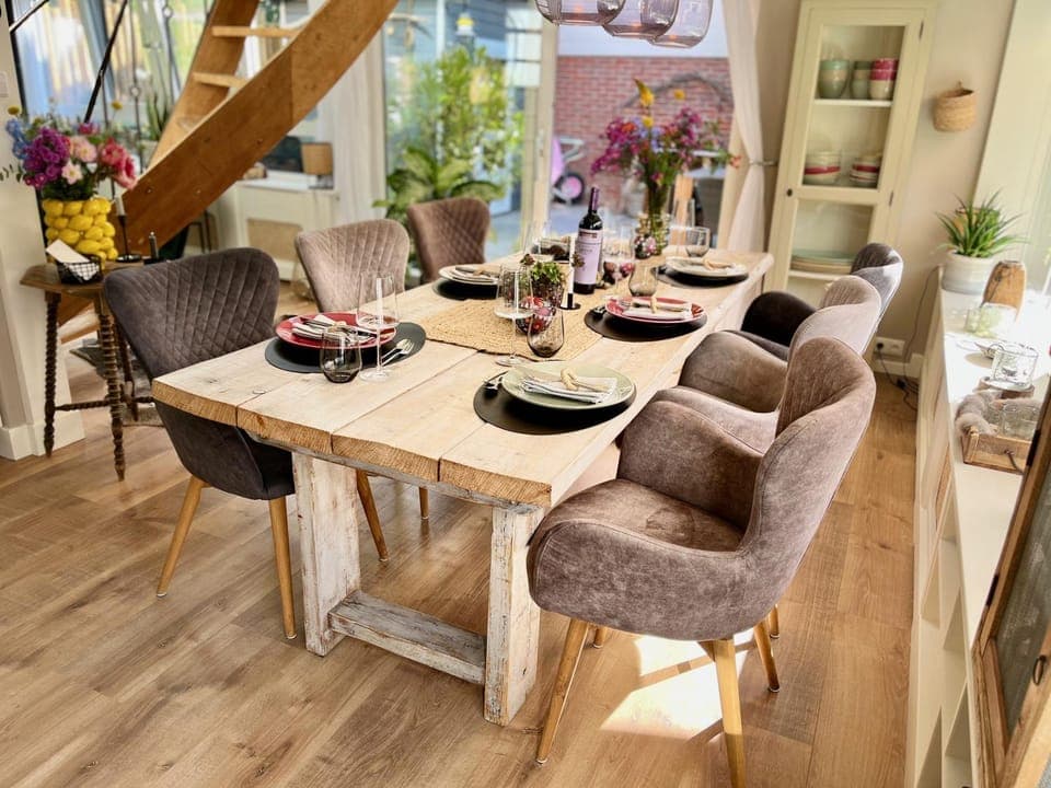 Seating area, Dining area