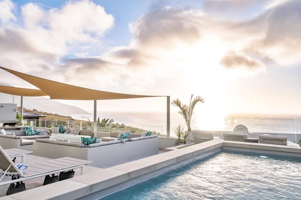 Balcony/Terrace, Sea view, Swimming pool, sunbed