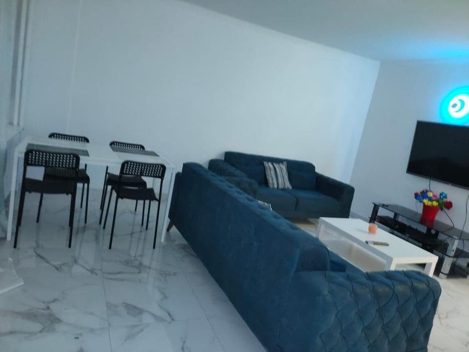Communal lounge/ TV room, TV and multimedia, Living room, Seating area