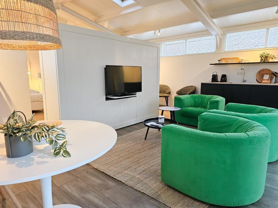 TV and multimedia, Kitchen or kitchenette, Seating area, Dining area