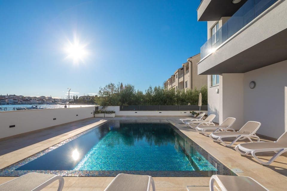 Patio, Pool view, Swimming pool, sunbed