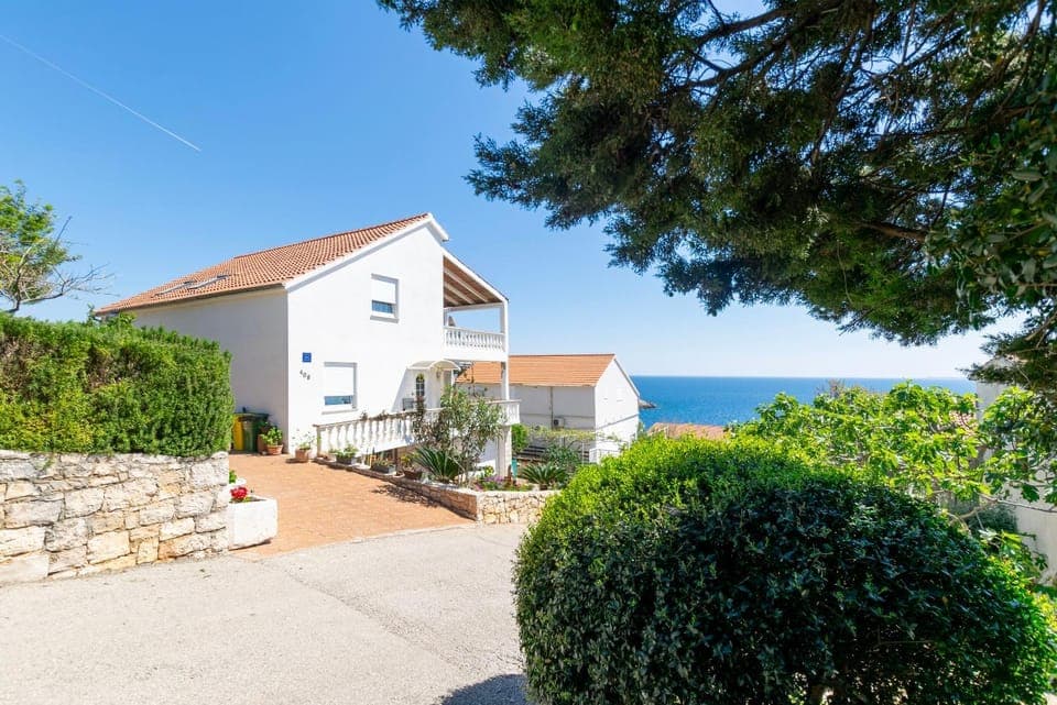 Facade/entrance, Sea view