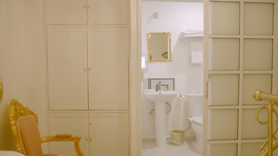 Bathroom, towels, wardrobe