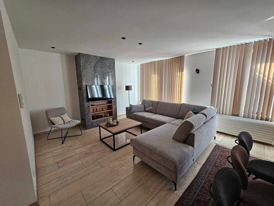 TV and multimedia, Seating area