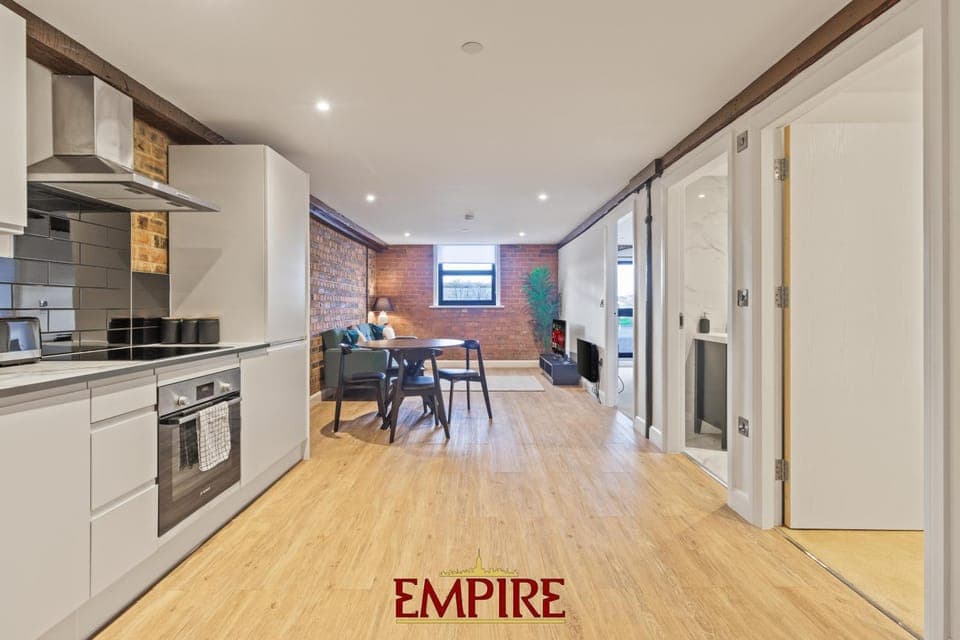 Kitchen or kitchenette, Dining area, oven, stove