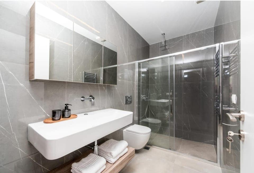 Shower, Toilet, Bathroom