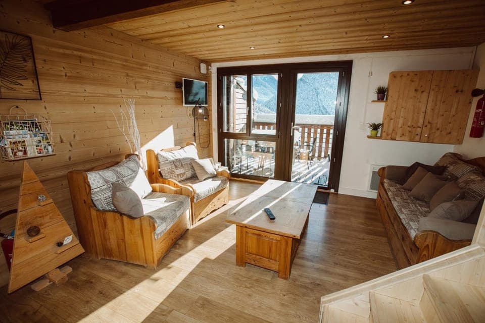 Natural landscape, TV and multimedia, Living room