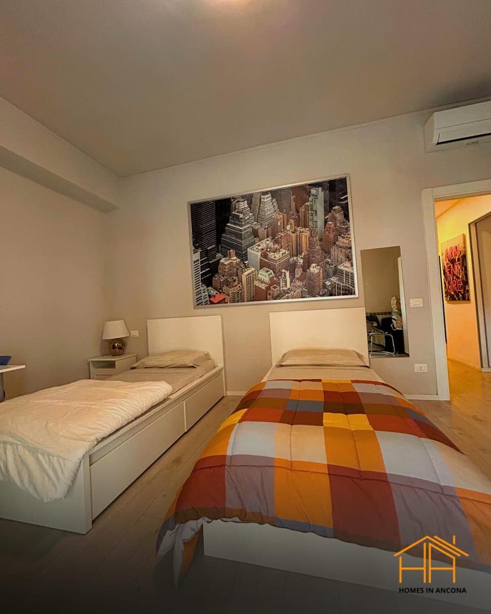 Bed, Photo of the whole room, Bedroom, air conditioner