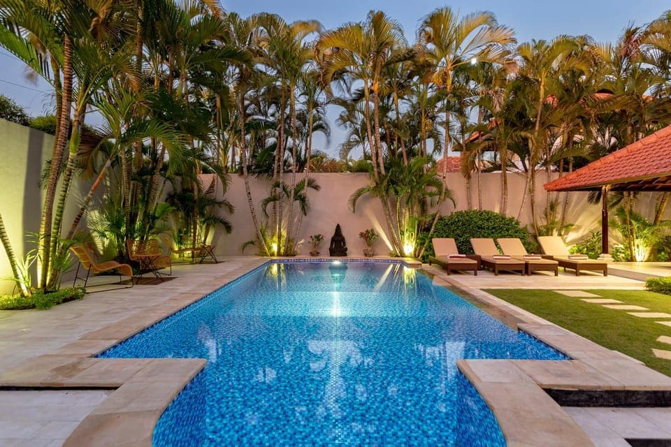 Garden, Garden view, Pool view, Swimming pool, sunbed