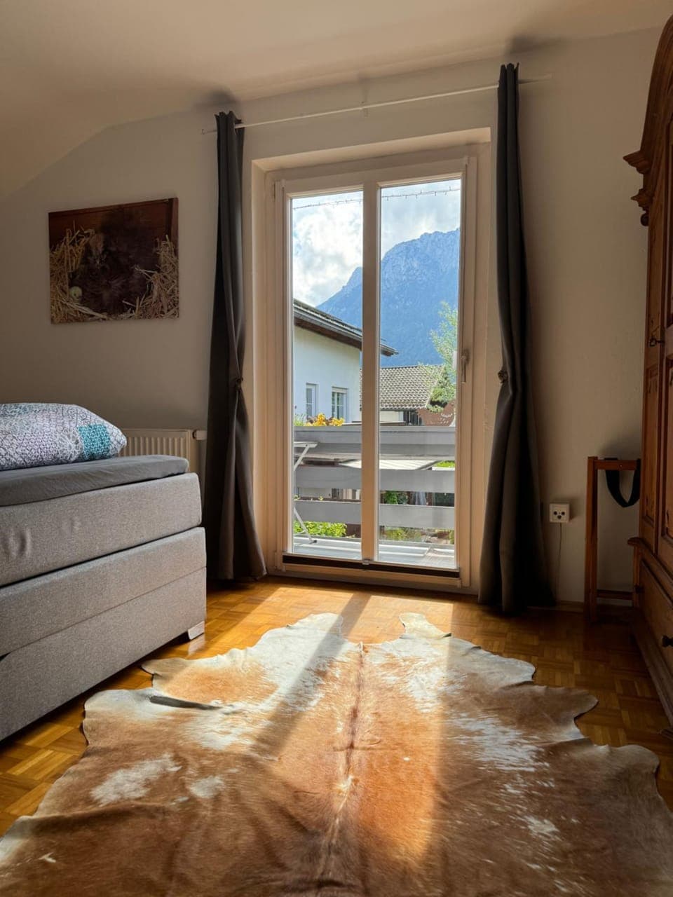 Bed, Bedroom, Mountain view, Mountain view, wardrobe