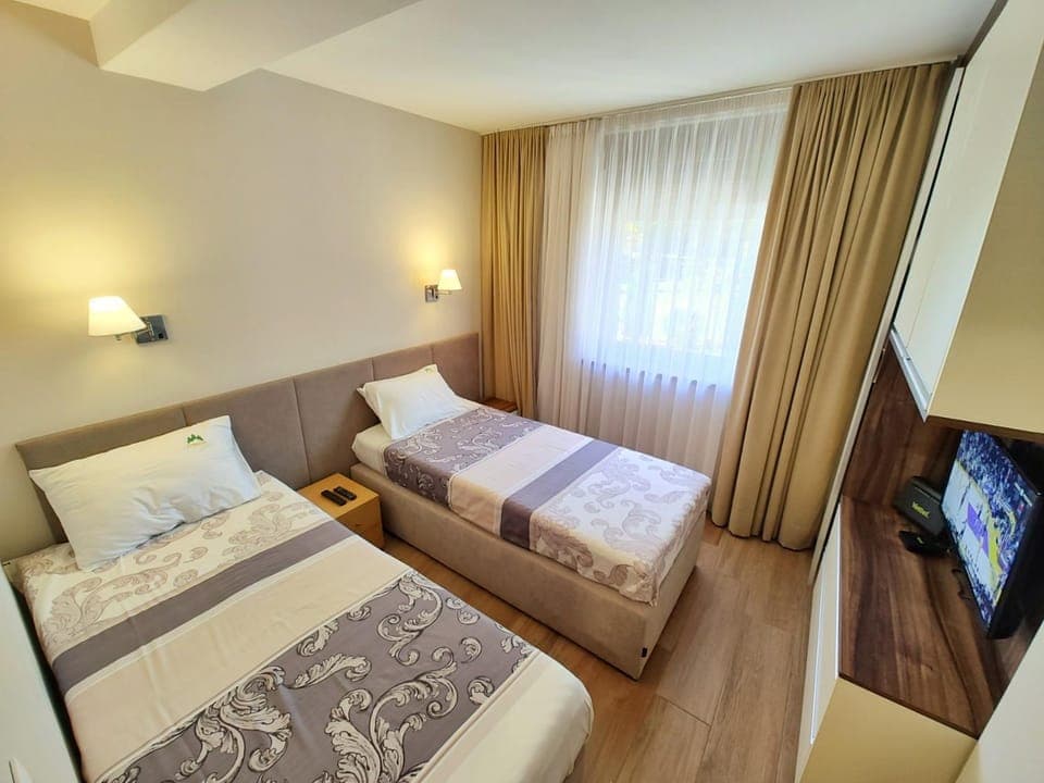 TV and multimedia, Photo of the whole room, Bedroom