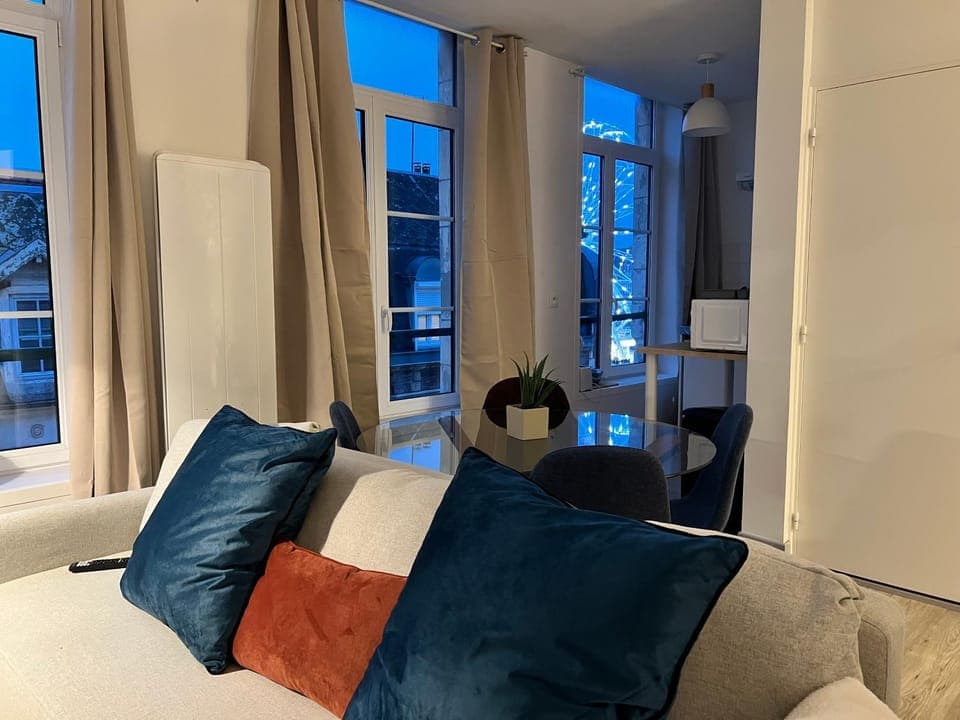 Living room, Photo of the whole room, Seating area