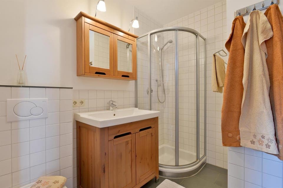 Shower, Bathroom, towels