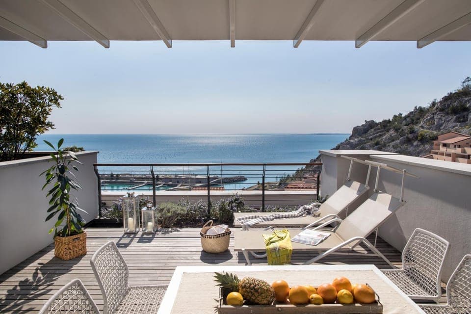 Natural landscape, View (from property/room), Balcony/Terrace, Seating area, Dining area, Sea view, sunbed