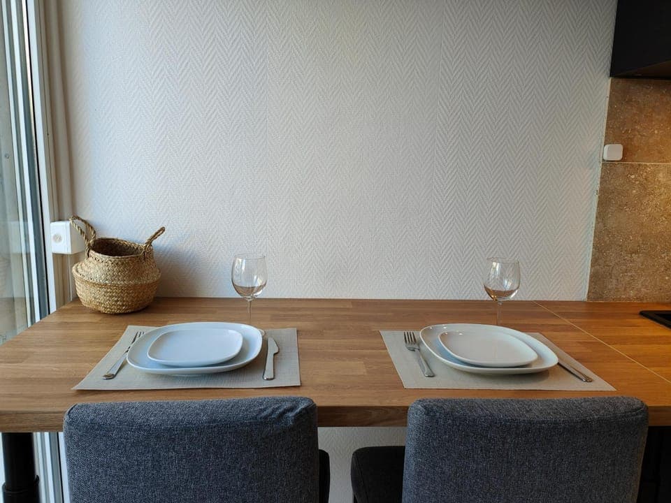 Seating area, Dining area