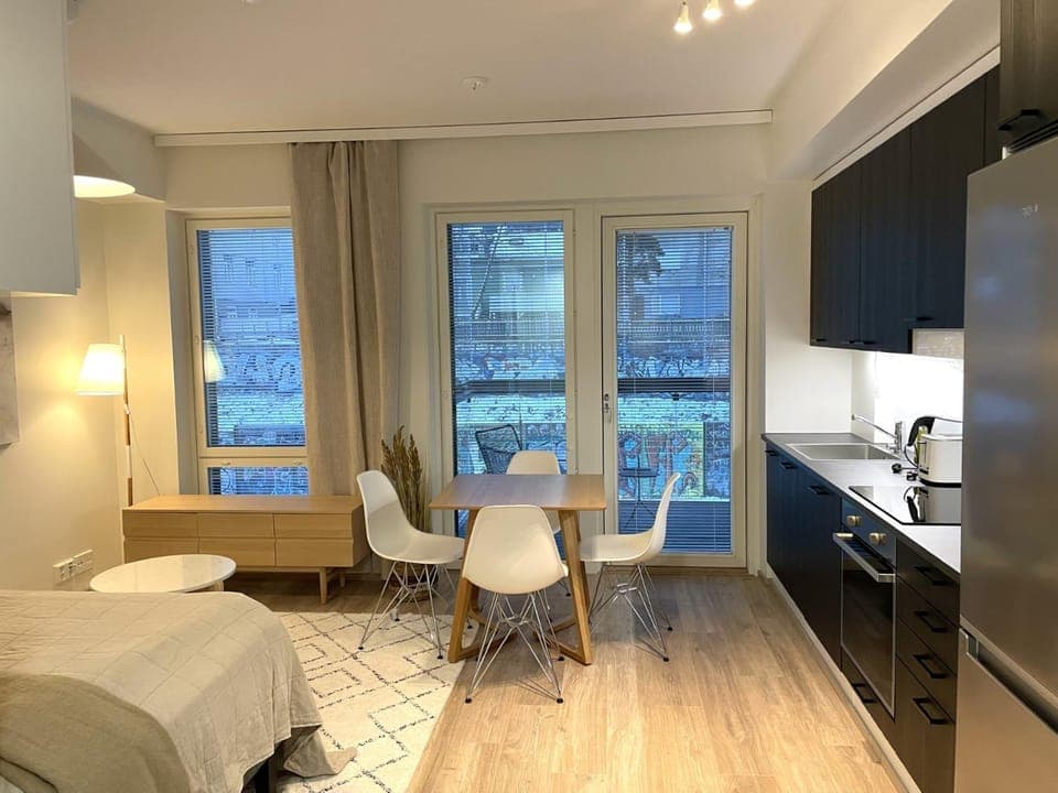 Photo of the whole room, Dining area, kitchen