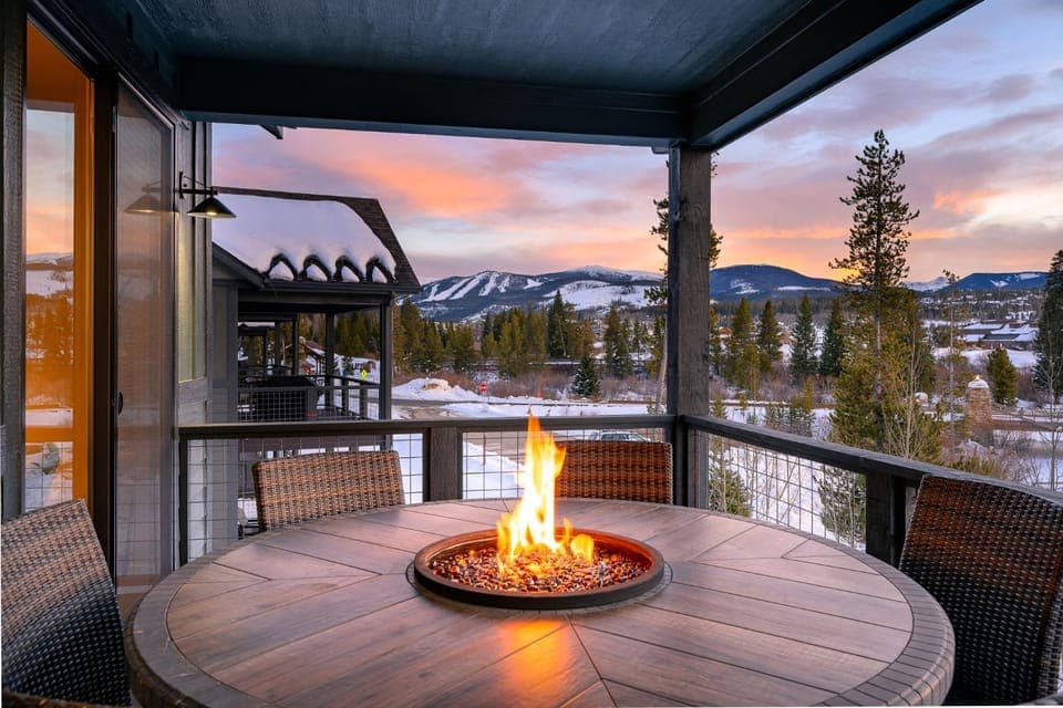 Patio, Seating area, Mountain view