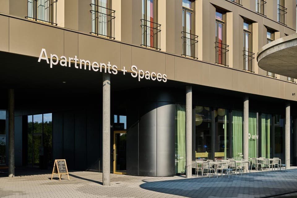 Facade/entrance