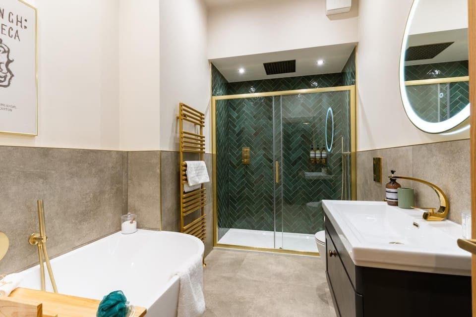 Shower, Toilet, Hot Tub, Bathroom, Photo of the whole room, Area and facilities, Bath, towels, dryer