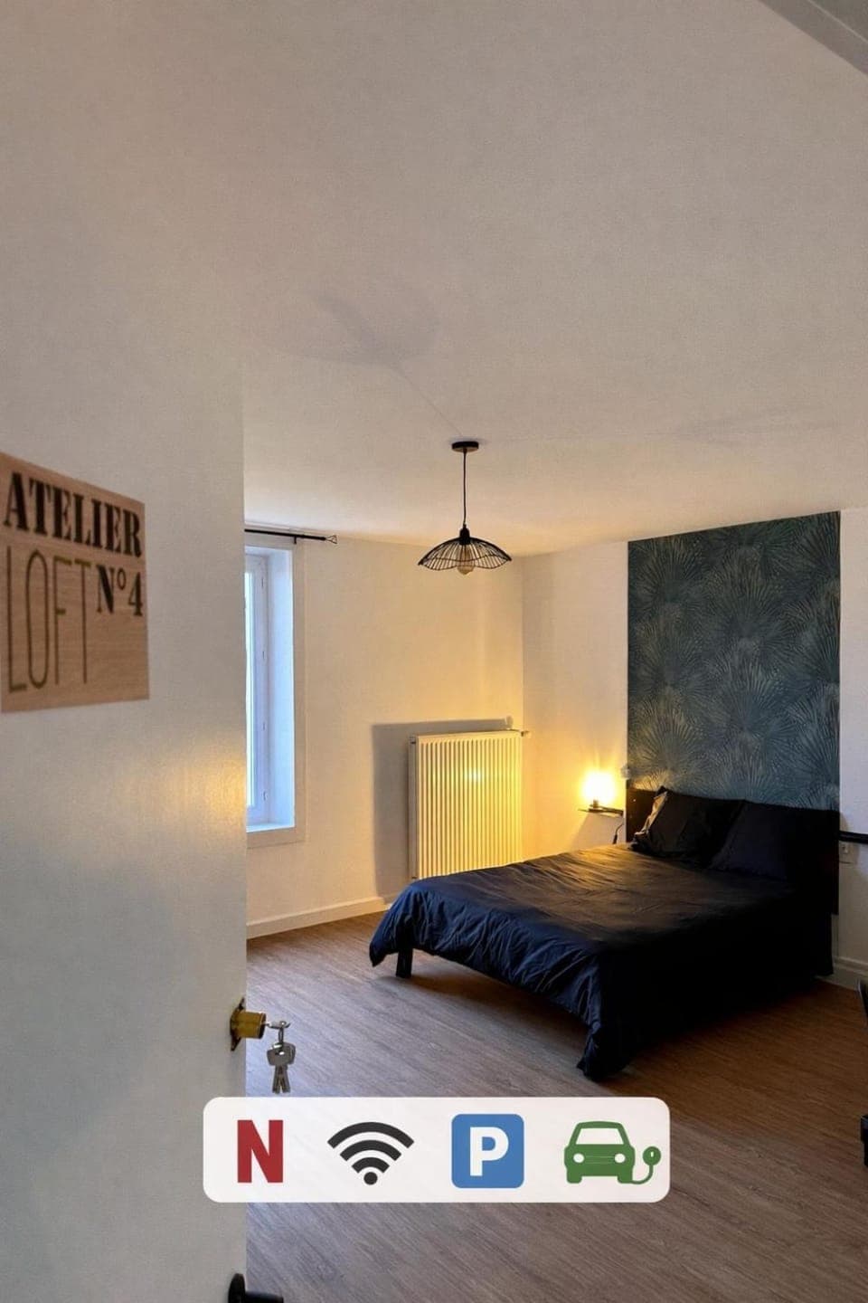 Photo of the whole room, Bedroom