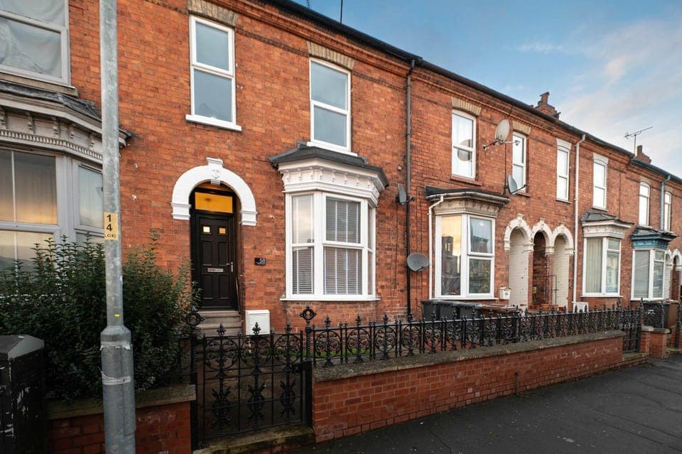 Property building, Day, Neighbourhood, Street view
