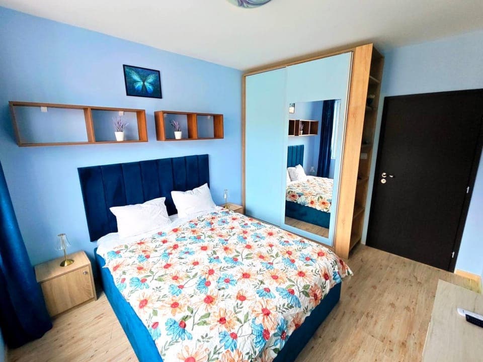 Bed, Photo of the whole room, Bedroom, wardrobe