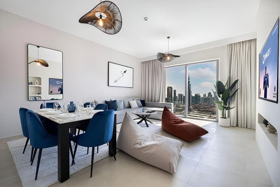 TV and multimedia, Living room, Seating area, Dining area