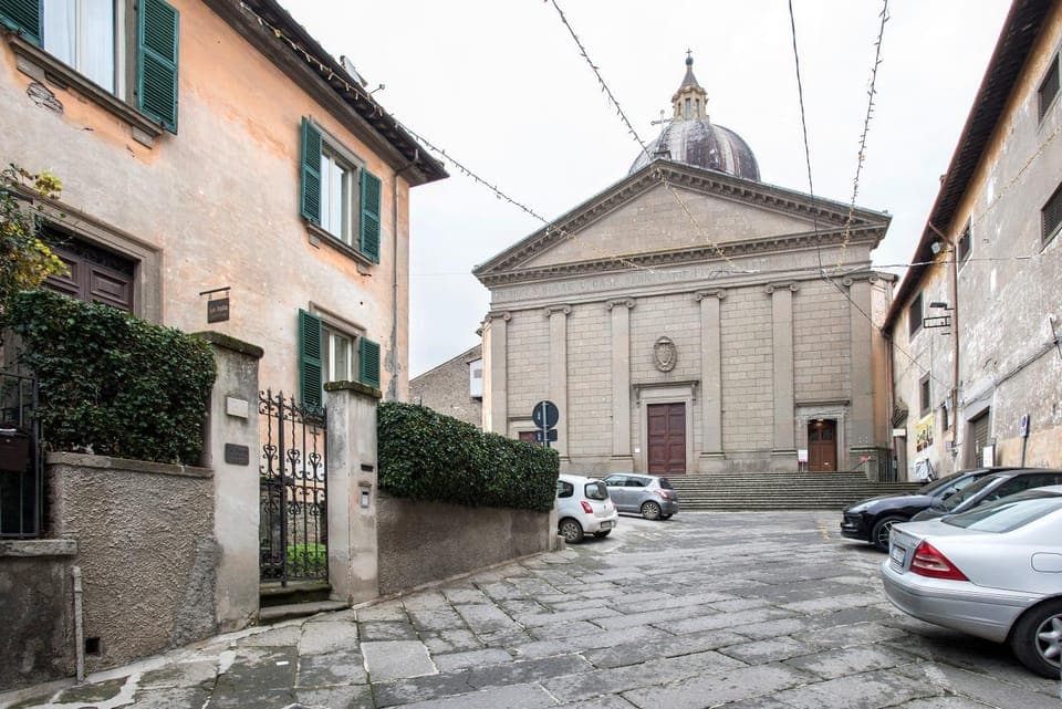 Property building, Neighbourhood, View (from property/room), Landmark view, Street view, Location, Parking