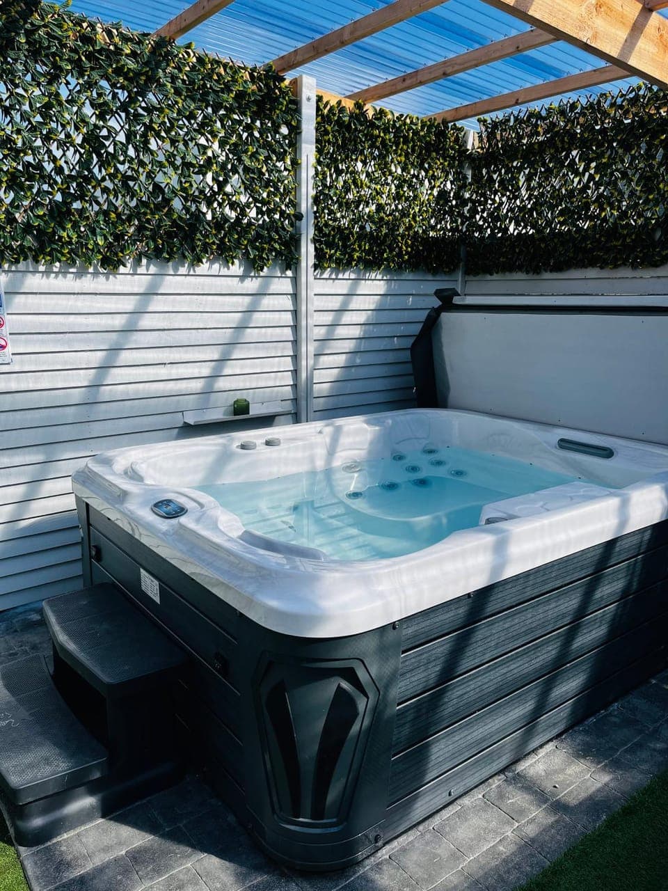 Garden, Hot Tub