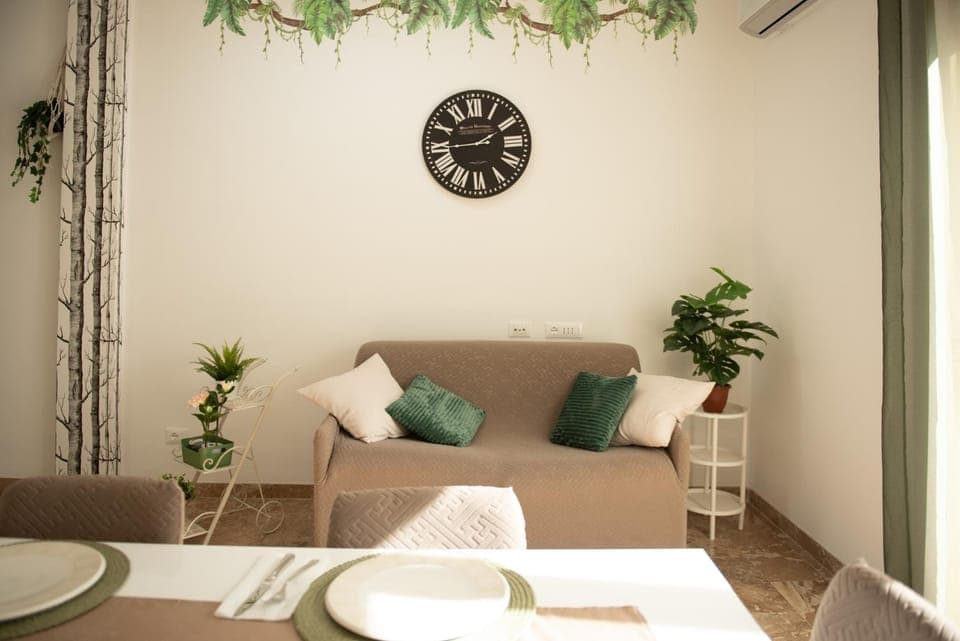 Seating area, Dining area