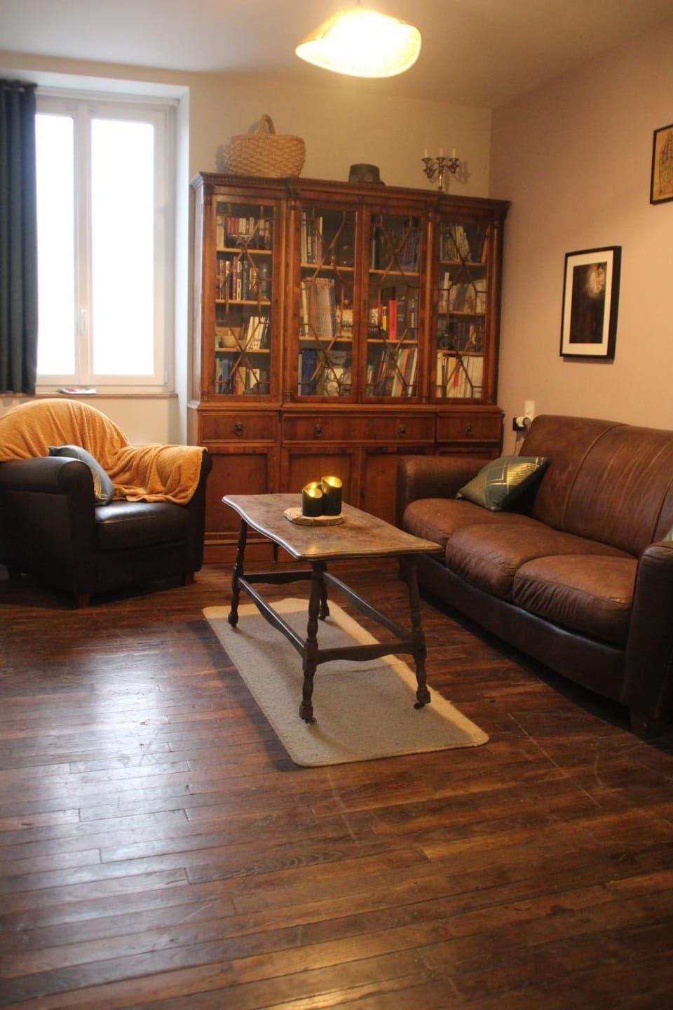 Library, Living room, Seating area