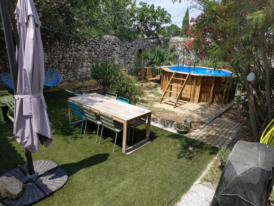 Garden, Dining area, Swimming pool