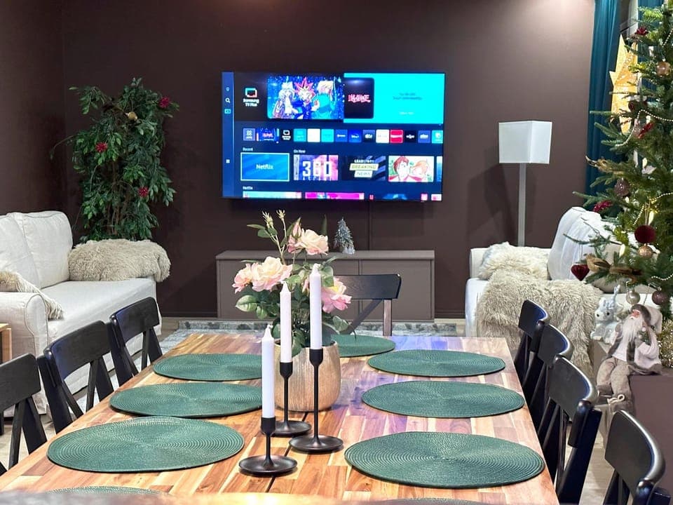 TV and multimedia, Seating area, Dining area