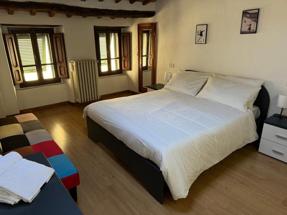 Bed, Photo of the whole room, towels