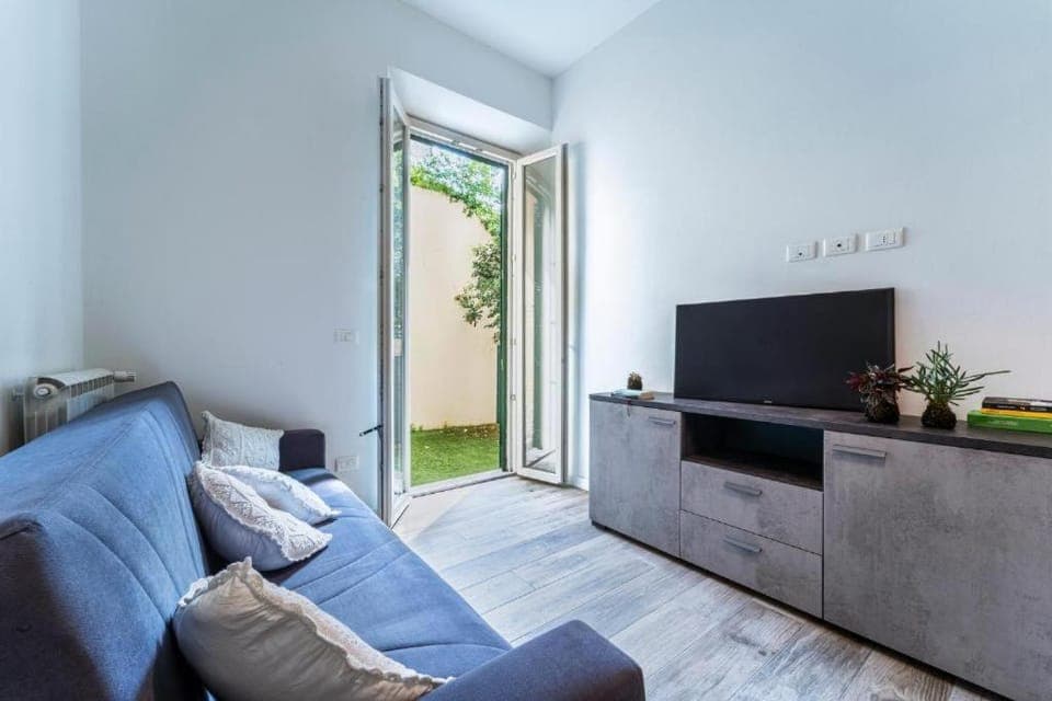 Communal lounge/ TV room, TV and multimedia, Living room, Seating area