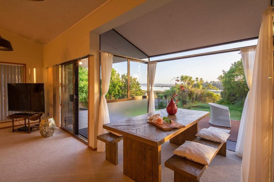 View (from property/room), Dining area, Garden view